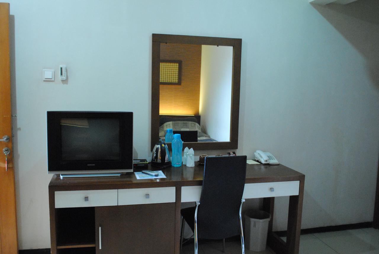 Hotel Wisata Baru Serang Exterior photo